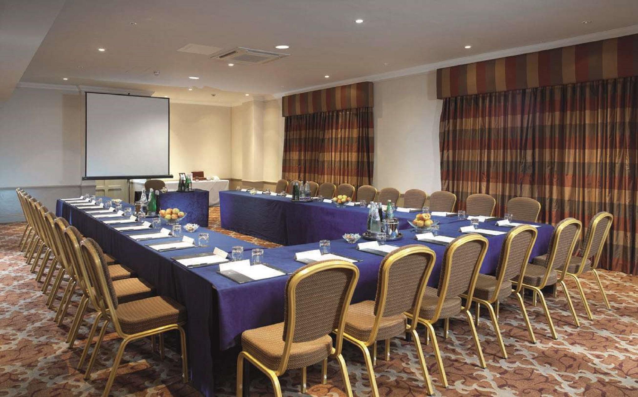 Macdonald Frimley Hall Hotel y Spa Camberley Exterior foto