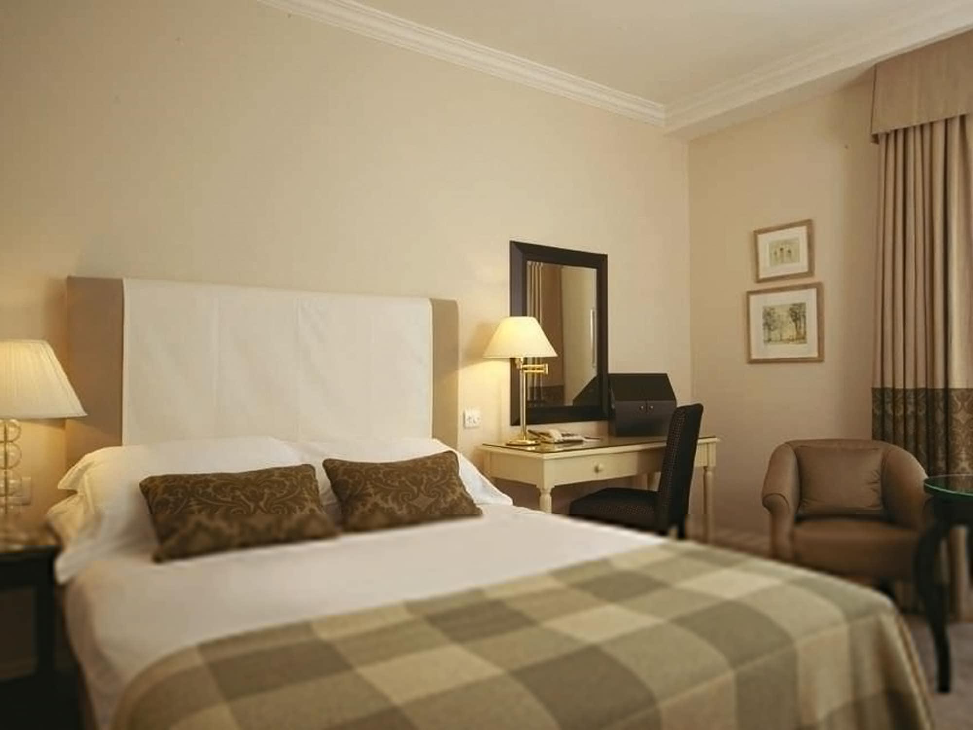 Macdonald Frimley Hall Hotel y Spa Camberley Exterior foto